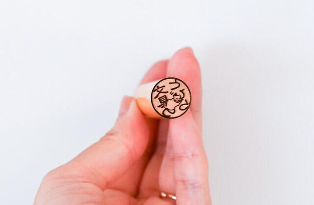 【ニュース】猫が文字の上でくつろぐ印鑑を「Makuake」で先行割引発売