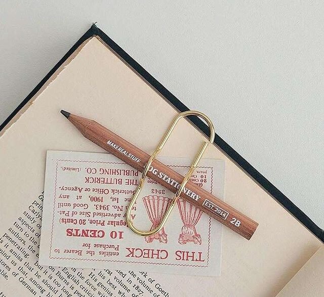 【新製品】ノートとペンを美しく一体化する真鍮製「ペンホルダークリップ」