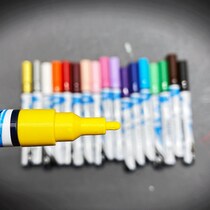 【新製品】さまざまな素材に描けるアクリルマーカー「paint-it 310」