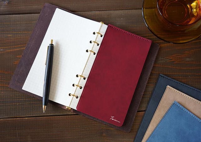【新製品】"大人のための下敷き"にシステム手帳サイズが新登場！