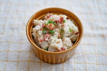 レンジで簡単「里芋の梅サラダ」レシピ。皮は捨てずに食べつくす！