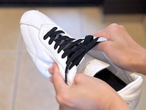 着脱がグンと楽になる！セリアの「伸びる靴紐」が画期的すぎた