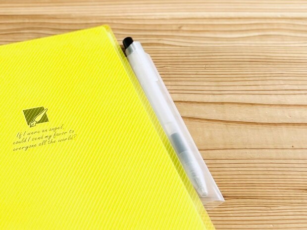 クリアファイルでペンホルダーを作る方法。作ってみたら「手帳や家計簿にもいい!」「便利すぎる」