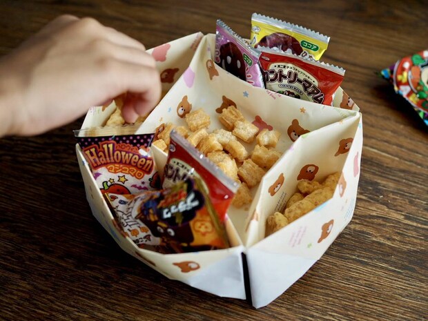 大きな折り紙で「お菓子プレート」の作り方。ハロウィンパーティーでも大活躍！