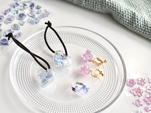 “ボンボンドロップシール” でアクセサリー作り！イヤリング・ヘアゴム・リングの作り方を解説