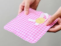 折り紙2枚でデパート風の上品ラッピング術。ちょっとしたお土産におすすめ