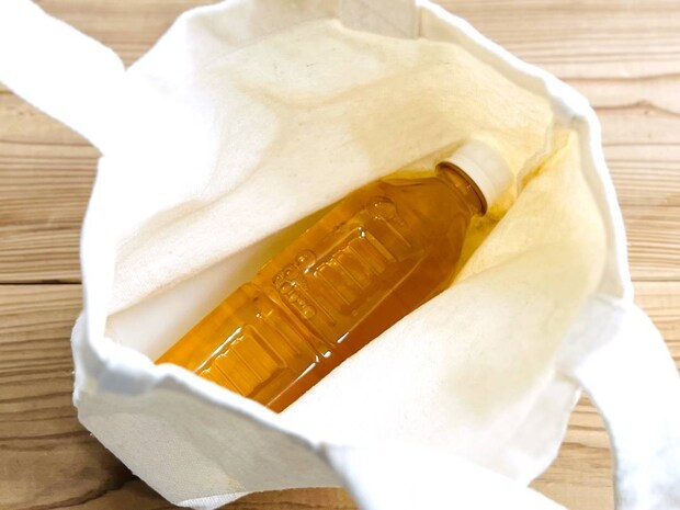 鞄の中でもペットボトルが自立！水筒や折りたたみ傘にも応用できる解決策を発見
