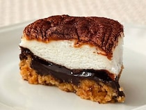 新トレンドきた！セブン「スモア～マシュマロ＆生チョコ～」が夢の口溶けだった…