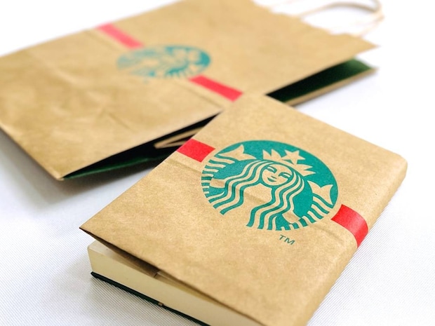 たまった紙袋は捨てないで。手作りブックカバーに「のりもテープもいらない」「買わなくていい」