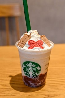 スタバ新作「ジョイフルメドレー」フラペチーノ®のおすすめカスタム。クッキー以外は無料で！