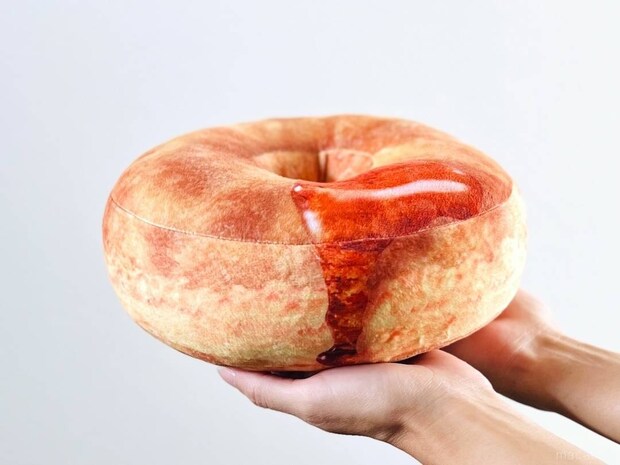 2026年ケンタ福袋の限定アイテム「ビスケット型お昼寝枕」をひと足先にレビュー!気になる使い心地は?