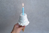 まるでミニチュア「アイスコーンケーキ」の作り方。市販ホイップと菓子パンで簡単！