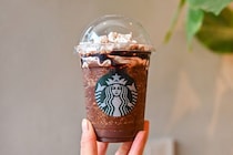 スタバ新作「スモアチョコレートフラペチーノ®」のおすすめカスタム。通は大人風にアレンジ！