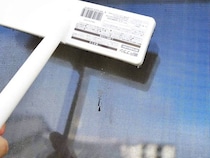 100均グッズで「網戸掃除」をする方法。簡単3ステップを解説