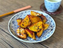 少ない油で「揚げない大学芋」のレシピ。蜜が絡むカリッとほくほく食感