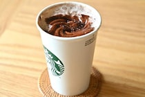 チョコマシマシで濃厚！スタバ「チョコレート ムース ラテ」の人気カスタム