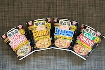 日清食品「魔改造カップヌードル」全4種を食べ比べ！背徳的ウマさに食べる手が止まらない