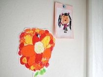 賃貸でも安心！壁に穴を空けず飾る方法に「この手があったか」