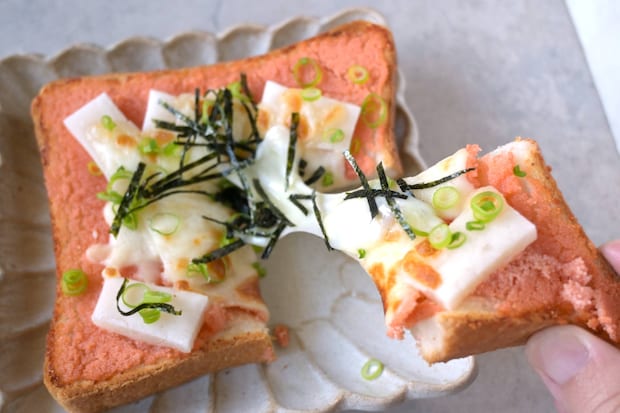 余った切り餅で。黄金トリオの「明太もちトースト」レシピ