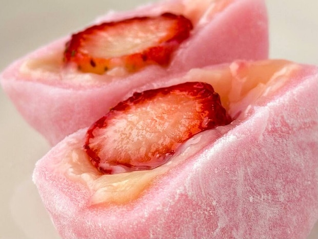 SNSで大バズり!セブン「まるごと一粒 苺大福」を食べてみたら想像以上に至福だった…