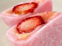 SNSで大バズり！セブン「まるごと一粒 苺大福」を食べてみたら想像以上に至福だった…