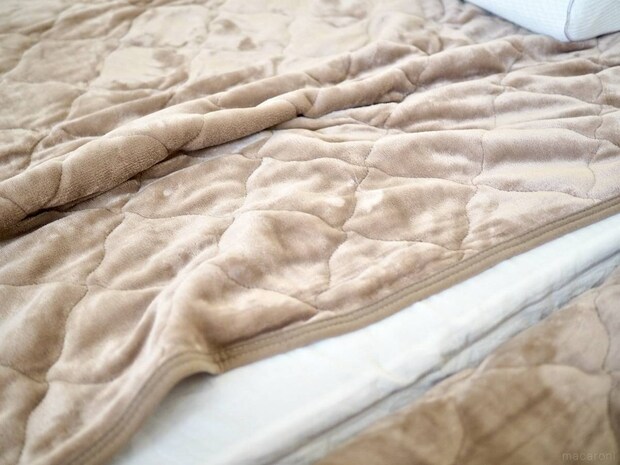 寝相が悪くても敷パットがズレない！ダイソーグッズで固定する方法を試したら感動…