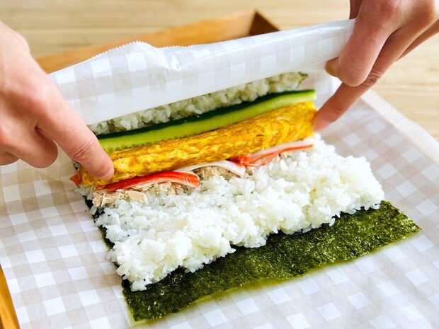 洗い物も出ない！巻きすを使わない恵方巻に「簡単できれいに巻けた」