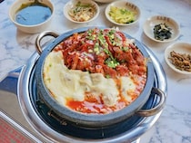 韓国のほろほろ肉グルメ「ドゥンカルビ」が日本初上陸。新大久保「オボンジップ」で食べてきた