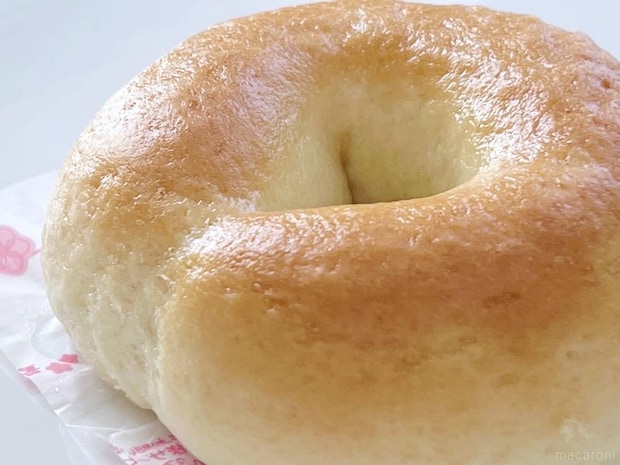 セブンで買える「チーズベーグル」がむちむちでもっちり食感!中華まんケースで発見しました