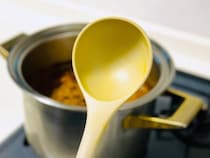 カレーの黄ばみは放置するだけで消える？漂白剤を使わない方法に「魔法かと思った」