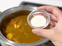 カレー鍋の汚れがスルッ。作る前のひと工夫に「これ本当に便利」「覚えておきたい」