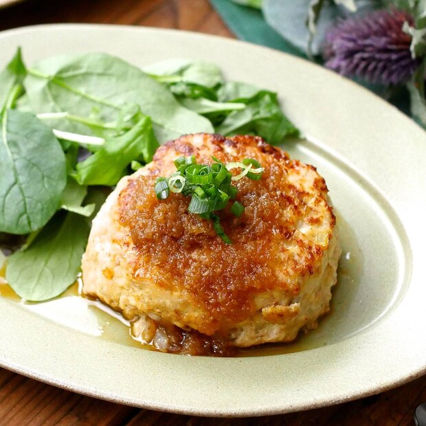 ヘルシーでリーズナブル！フライパン1つで作る豆腐と豚ひき肉のハンバーグ