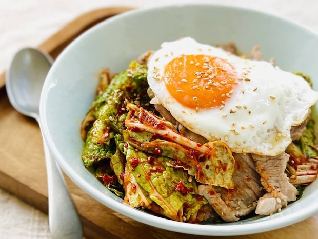 話題の韓国ごはん「ポムドンビビンバ」をいつもの白菜で再現。身近な材料で作るレシピ