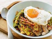 話題の韓国ごはん「ポムドンビビンバ」をいつもの白菜で再現。身近な材料で作るレシピ