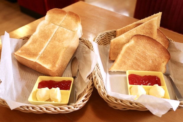 コメダのトーストは無料で厚切りにできる！通常の厚さと食べ比べたら「量が一緒とは思えない」