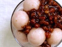 材料たったの3つで「いちご白玉」のレシピ。むずかしい工程は一切なし！