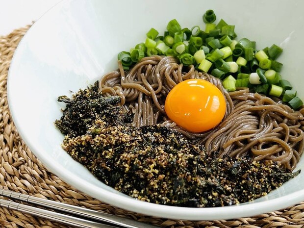 カルディで韓国の地方まぜそば「えごまマッククス」が買える！常備しておきたくなる万能麺だった