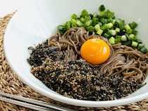 カルディで韓国の地方まぜそば「えごまマッククス」が買える！常備しておきたくなる万能麺だった