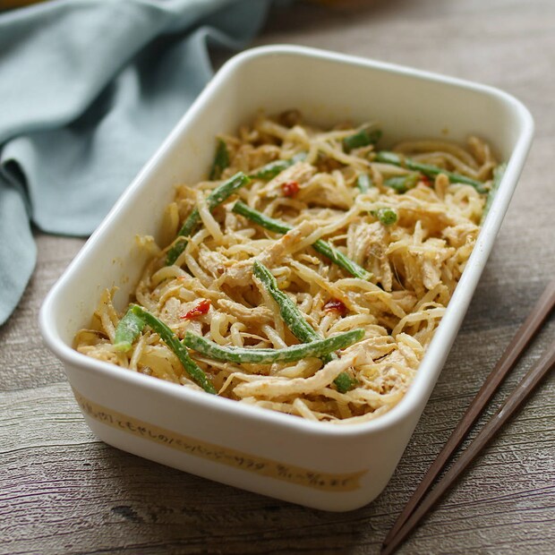 【作り置き】レンジで簡単！鶏肉ともやしのバンバンジーサラダ