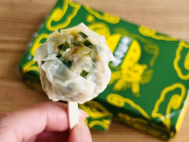 崎陽軒の新作「ギヨウザ」は結局焼売？餃子？どっちなのか食べてみた