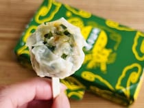 崎陽軒の新作「ギヨウザ」は結局焼売？餃子？どっちなのか食べてみた