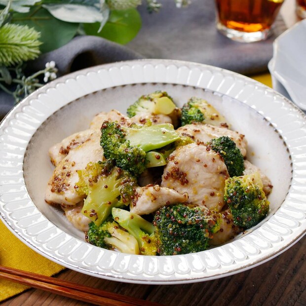 栄養満点！身体にうれしい。鶏むね肉とブロッコリーのハニーマスタード炒め