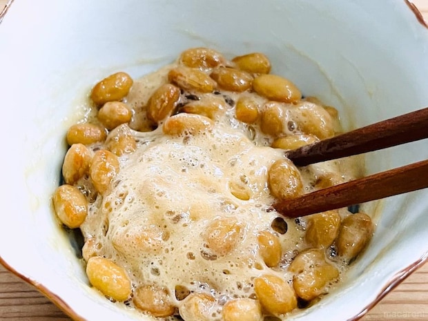 納豆がふわふわに!? ある調味料を加える食べ方に「匂いがやわらいだ」「嫌いじゃない」