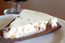 噂通り600円以下とは思えない。コメダの「カッサータ」はどこを食べてもドライフルーツがごろごろ！