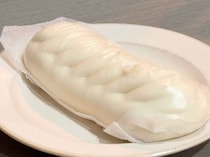 あのテーマパークフードに似てる!? 関東ファミマ限定「餃子ドッグ」を食べてみた
