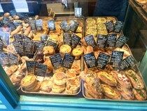 フレンチとイタリアンの料理人の経験があるシェフが焼く、最大約100種類の圧巻の調理パンとスイーツ系パンがある【パネ　ホ　マレッタ】（兵庫県・神戸市）