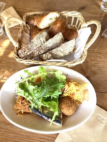 ＜パンめぐ長野編④＞古民家を改装した素敵な空間で、極上のパンランチプレートがいただける！パンもお料理も記憶に残るお店【ターブルヒュッテ】（長野県・東御市）