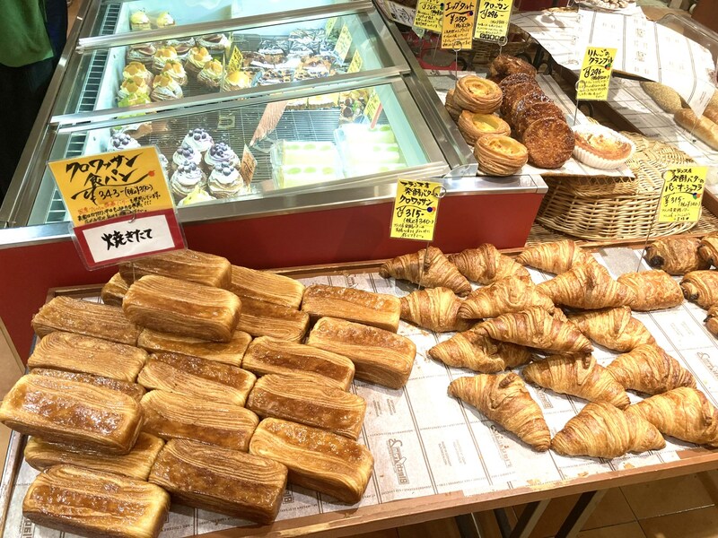 種類豊富な焼きたてパンがどんどん出されて、次々と売れていく!福井の大人気パン屋さん【ア・ヴォロンテ】(福井県・福井市)