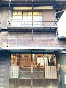 まるでタイムスリップしたかのようなエリアに佇む、上野桜木の古民家をリノベーションした【Think（シンク）】にはフランスのエスプリが詰まったパンとお菓子が並んでいる！（東京都・台東区）