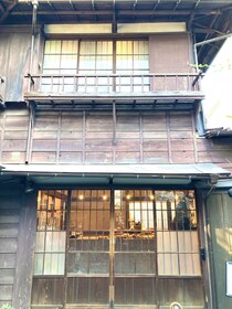 まるでタイムスリップしたかのようなエリアに佇む、上野桜木の古民家をリノベーションした【Think（シンク）】にはフランスのエスプリが詰まったパンとお菓子が並んでいる！（東京都・台東区）